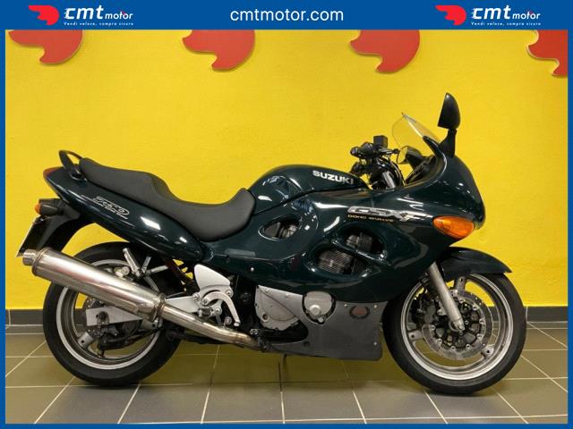Suzuki GSX 750 - Rozzano (MI) - Via Cassino Scanasio, 41