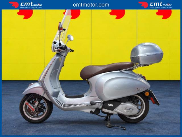 Vespa Primavera 125 - Marino Castelli Romani (RM) - Corso Vittoria Colonna, 148