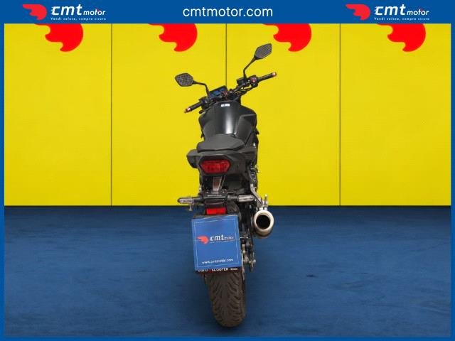 Honda CB 750 Hornet - Marino Castelli Romani (RM) - Corso Vittoria Colonna, 148